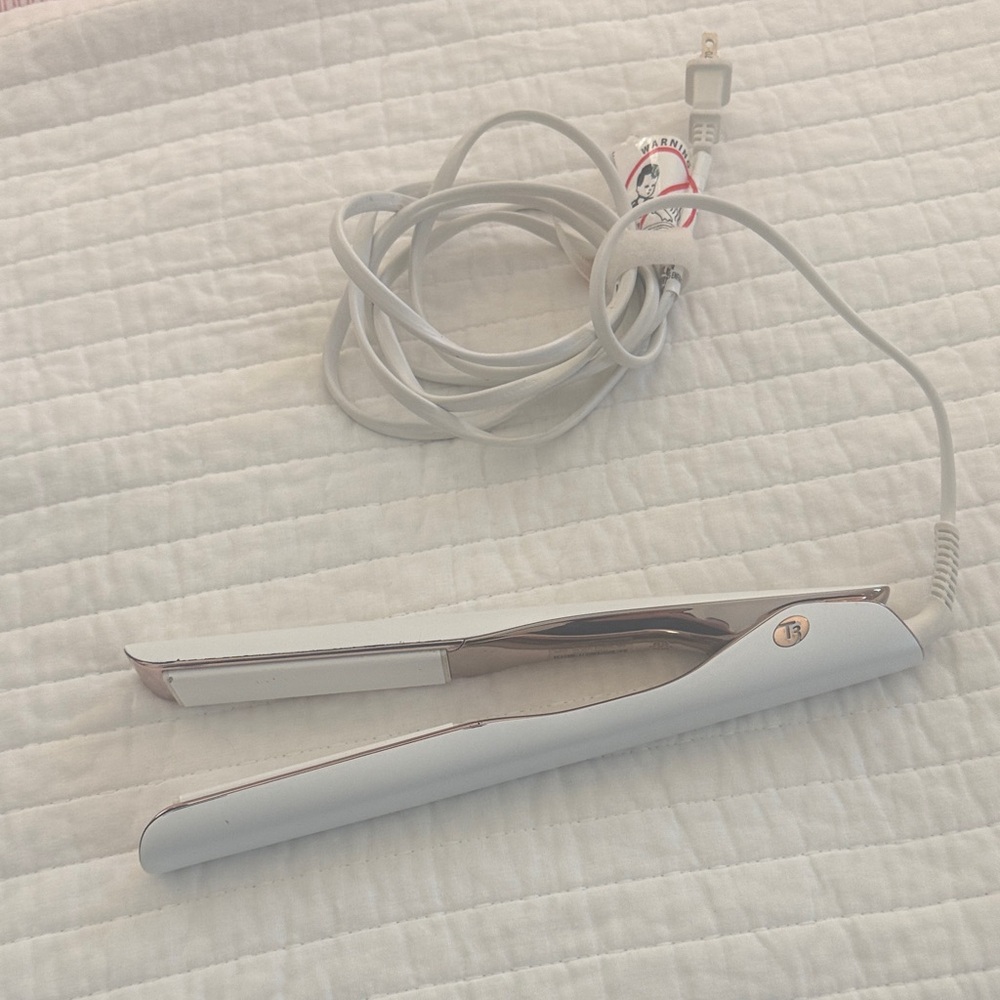 Hair Straightener. T3 Smooth ID Digital Ceramic Flat Iron - White and Rose Gold